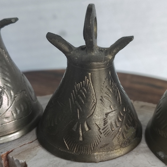 Bells Of Sarna India Brass Etched Bells Lot Of 5 different Size Bells Christmas - Picture 13 of 16